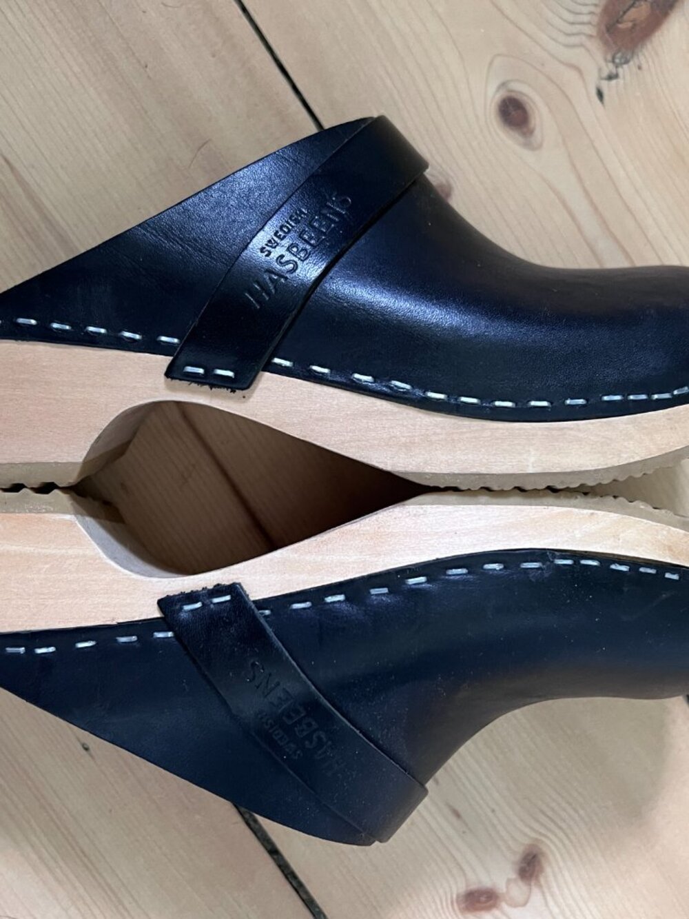 Swedish Hasbeens Black Leather Clogs - Picture 7 of 11